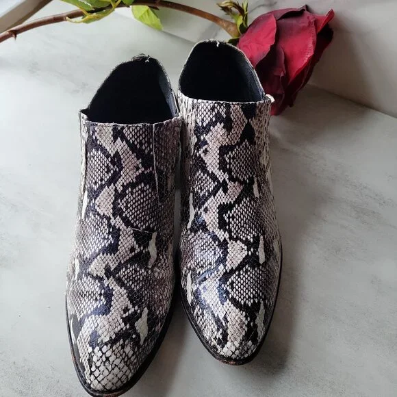 ๐ฅSilent D Womens Python Snake Ivtay Boot Black & White Size 37 (6.5-7 us) - Picture 1 of 9